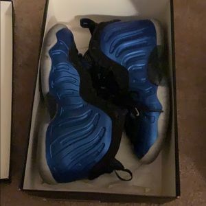 Nike Foams size 5 boys women 6.5